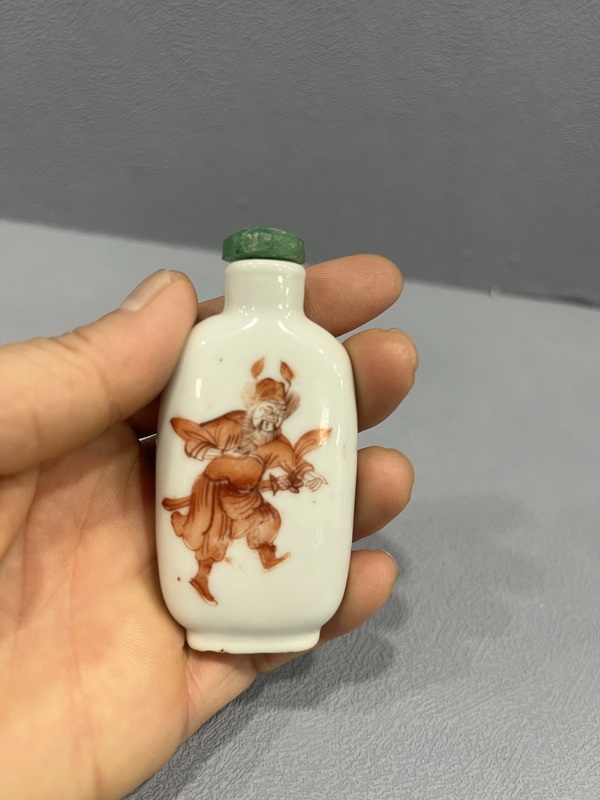 古玩陶瓷礬紅彩鐘馗圖鼻煙壺拍賣,當(dāng)前價(jià)格6500元