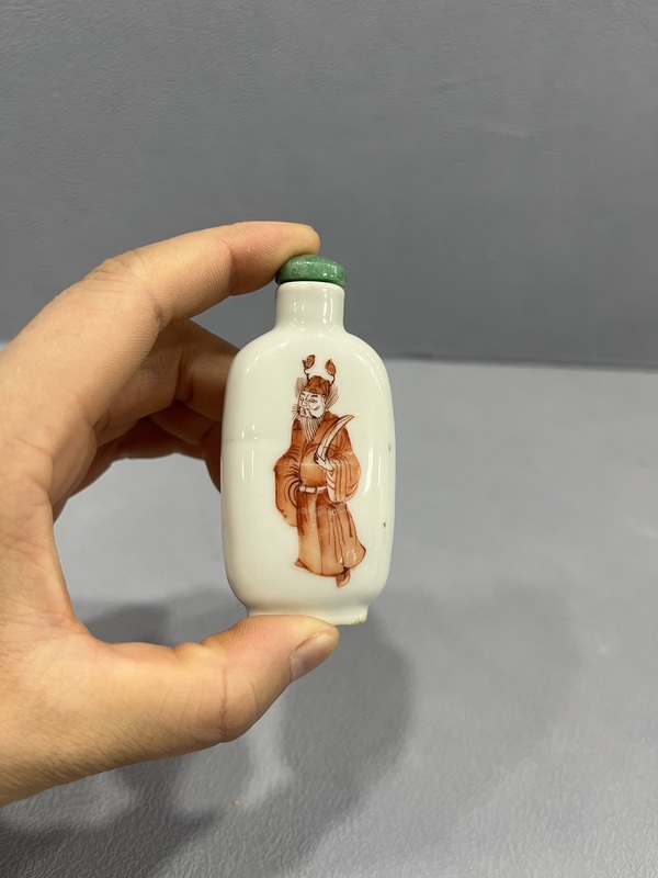 古玩陶瓷礬紅彩鐘馗圖鼻煙壺拍賣,當(dāng)前價(jià)格6500元