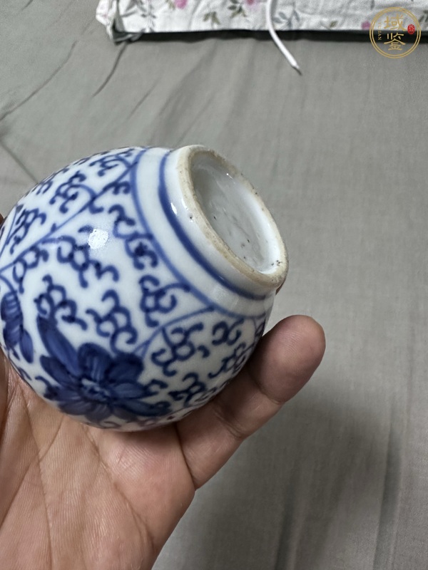 古玩陶瓷花卉紋青花水盂真品鑒賞圖