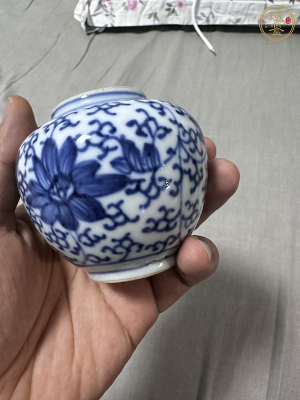 古玩陶瓷花卉紋青花水盂真品鑒賞圖