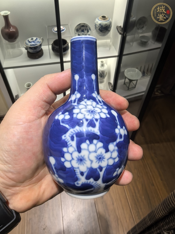 古玩陶瓷青花留白冰梅紋天球瓶真品鑒賞圖