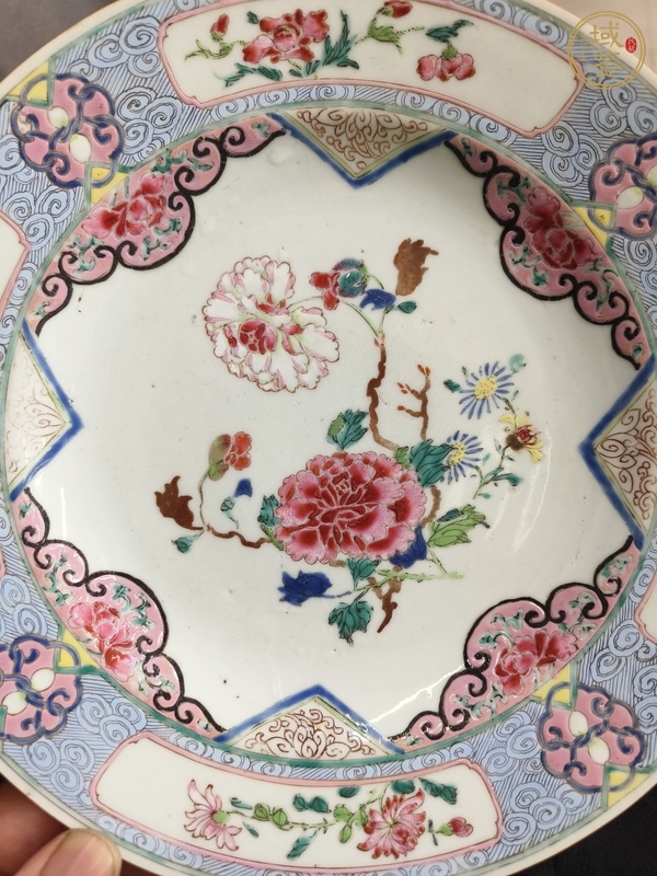 古玩陶瓷粉彩折枝花卉紋折沿盤真品鑒賞圖