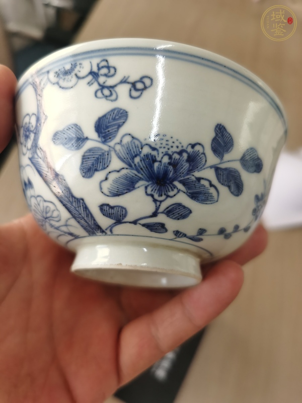 古玩陶瓷青花單線描過墻梅蓋碗真品鑒賞圖