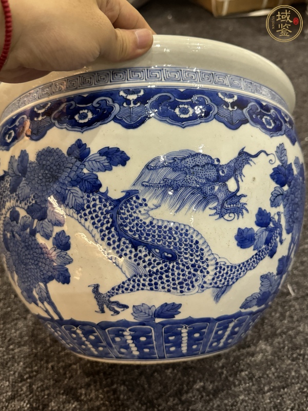 古玩陶瓷青花龍紋缸真品鑒賞圖