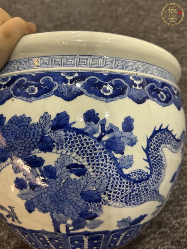 古玩陶瓷青花龍紋缸真品鑒賞圖