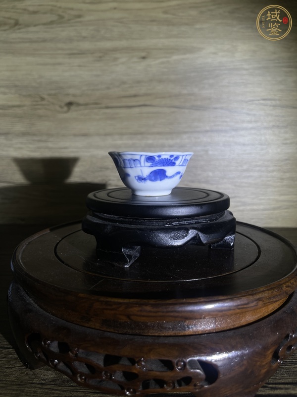 古玩陶瓷青花松鼠葡萄紋花口杯 真品鑒賞圖