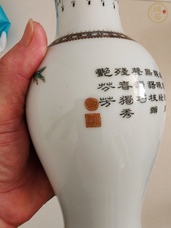 古玩陶瓷粉彩花鳥觀音瓶真品鑒賞圖