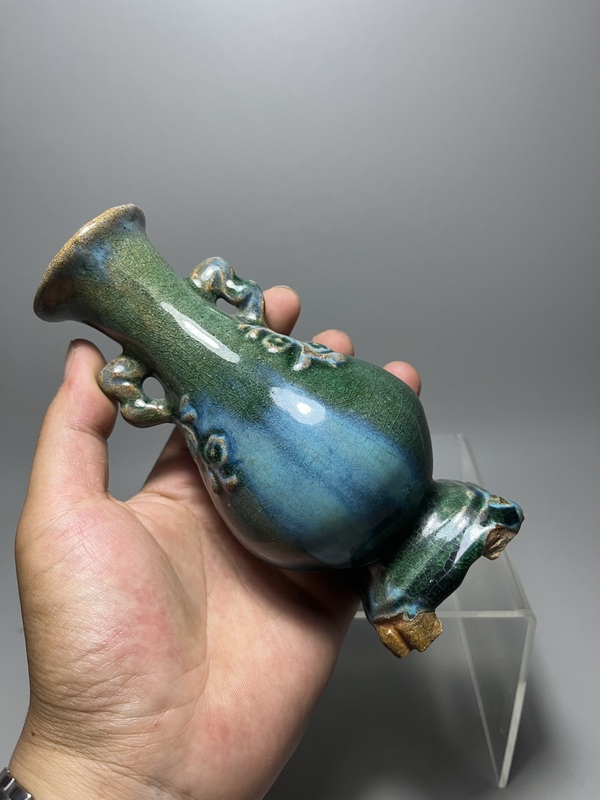 古玩陶瓷綠釉窯變貼塑花卉雙耳連坐瓶拍賣,當前價格0元