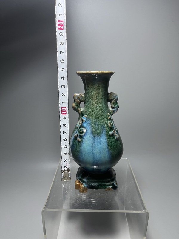 古玩陶瓷綠釉窯變貼塑花卉雙耳連坐瓶拍賣,當前價格0元