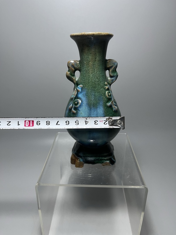 古玩陶瓷綠釉窯變貼塑花卉雙耳連坐瓶拍賣,當前價格0元