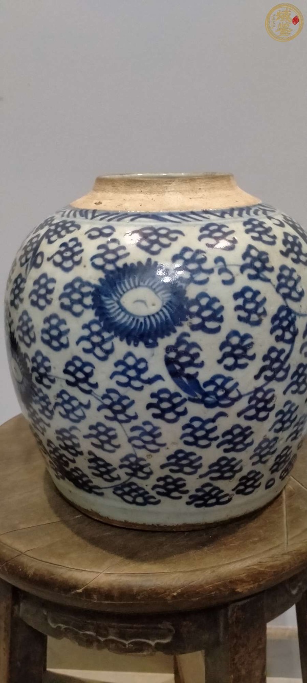 古玩陶瓷青花淡描花卉紋罐真品鑒賞圖