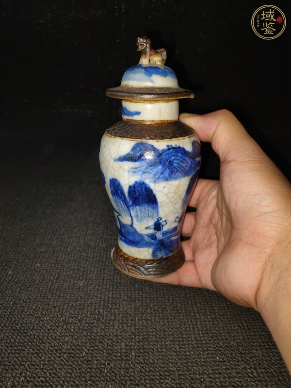 古玩陶瓷清晚期 哥釉鐵銹花青花山水紋蓋瓶真品鑒賞圖