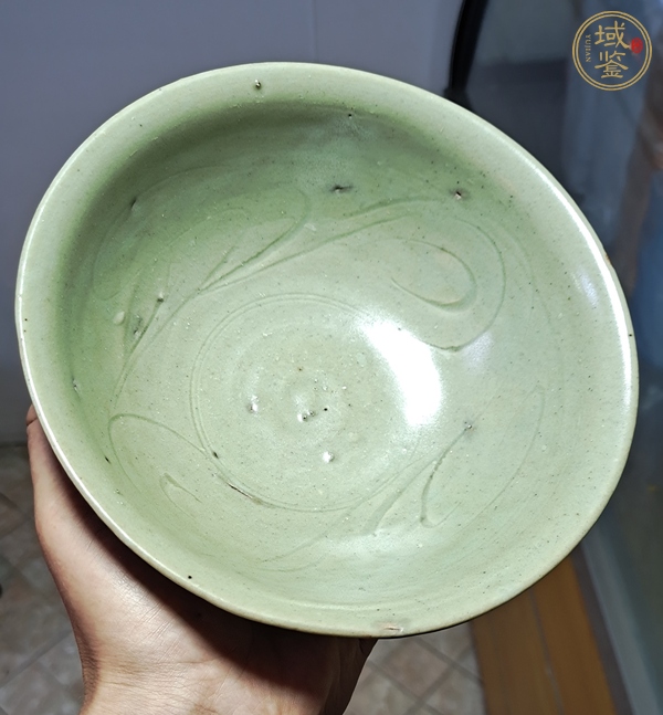 古玩陶瓷龍泉青瓷刻花碗真品鑒賞圖