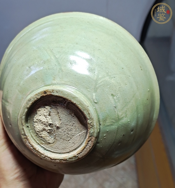 古玩陶瓷龍泉青瓷刻花碗真品鑒賞圖