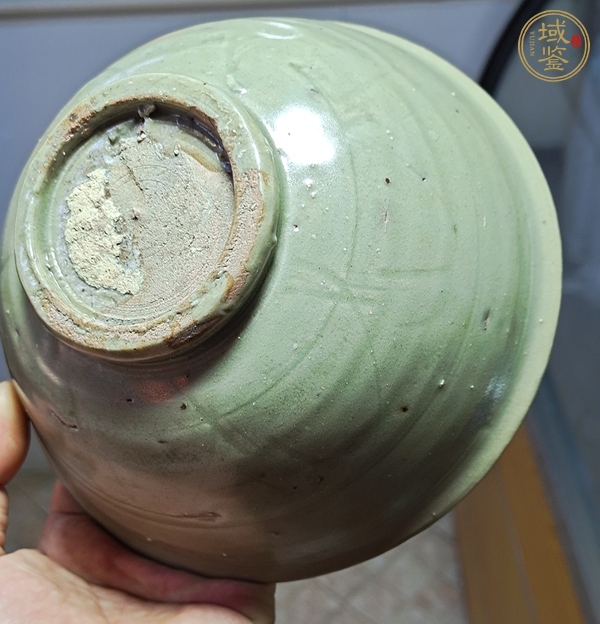 古玩陶瓷龍泉青瓷刻花碗真品鑒賞圖