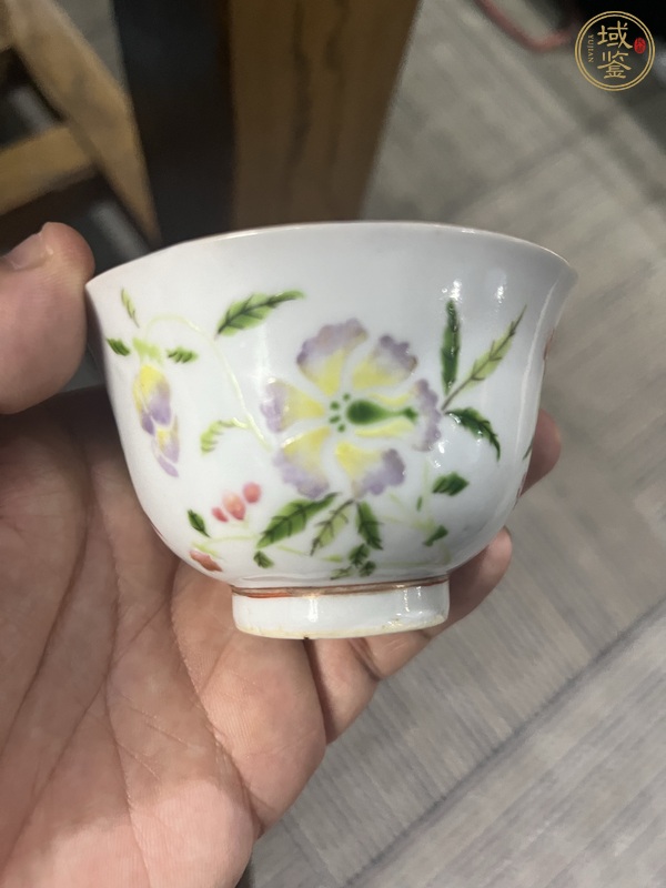 古玩陶瓷花卉紋粉彩杯真品鑒賞圖