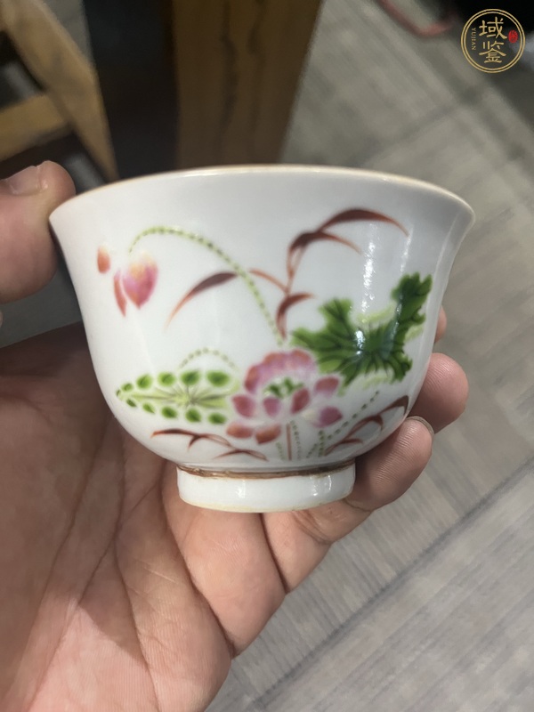 古玩陶瓷花卉紋粉彩杯真品鑒賞圖