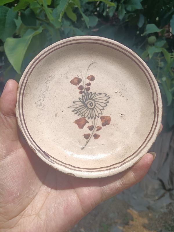 古玩陶瓷元末明初~磁州窯白地黑花盤拍賣,當前價格388元