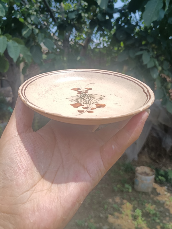 古玩陶瓷元末明初~磁州窯白地黑花盤拍賣,當前價格388元