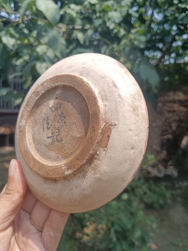 古玩陶瓷元末明初~磁州窯白地黑花盤拍賣,當前價格388元