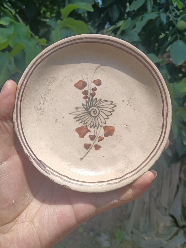 古玩陶瓷元末明初~磁州窯白地黑花盤拍賣,當前價格388元
