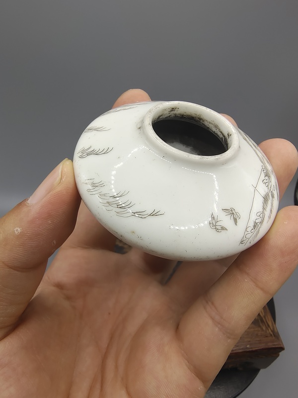 古玩陶瓷晚清精品?白釉刻瓷仕女人物碟形水盂拍賣,當(dāng)前價(jià)格3500元