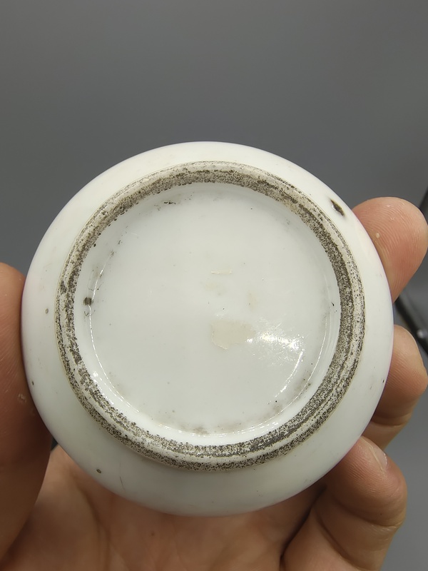古玩陶瓷晚清精品?白釉刻瓷仕女人物碟形水盂拍賣,當(dāng)前價(jià)格3500元