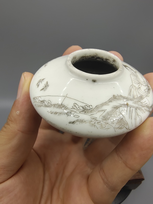 古玩陶瓷晚清精品?白釉刻瓷仕女人物碟形水盂拍賣,當(dāng)前價(jià)格3500元