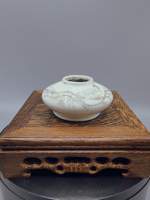 古玩陶瓷晚清精品?白釉刻瓷仕女人物碟形水盂拍賣,當(dāng)前價(jià)格3500元