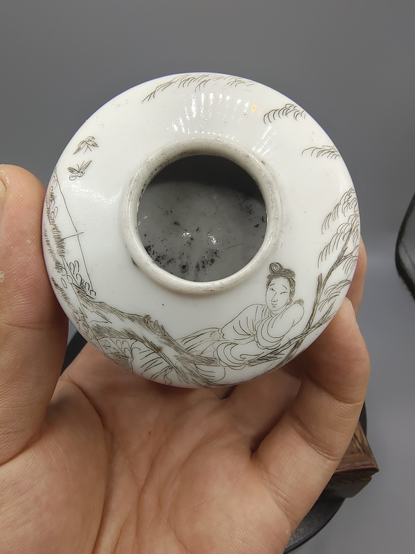 古玩陶瓷晚清精品?白釉刻瓷仕女人物碟形水盂拍賣,當(dāng)前價(jià)格3500元