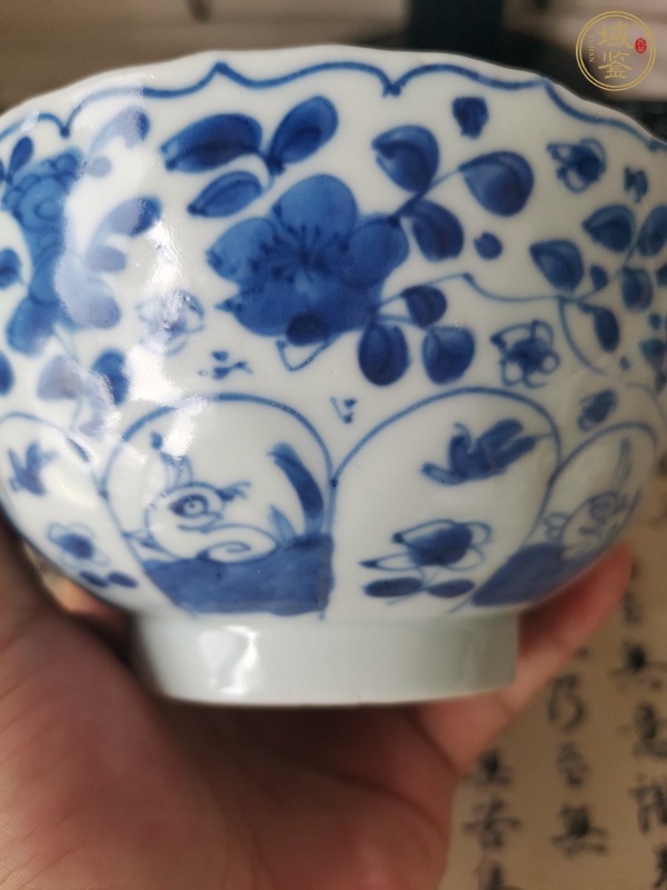 古玩陶瓷樹葉款花鳥紋青花碗真品鑒賞圖