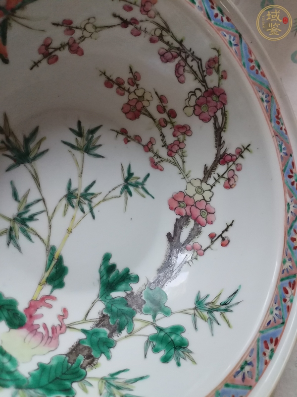 古玩陶瓷清晚期粉彩花卉紋盆真品鑒賞圖