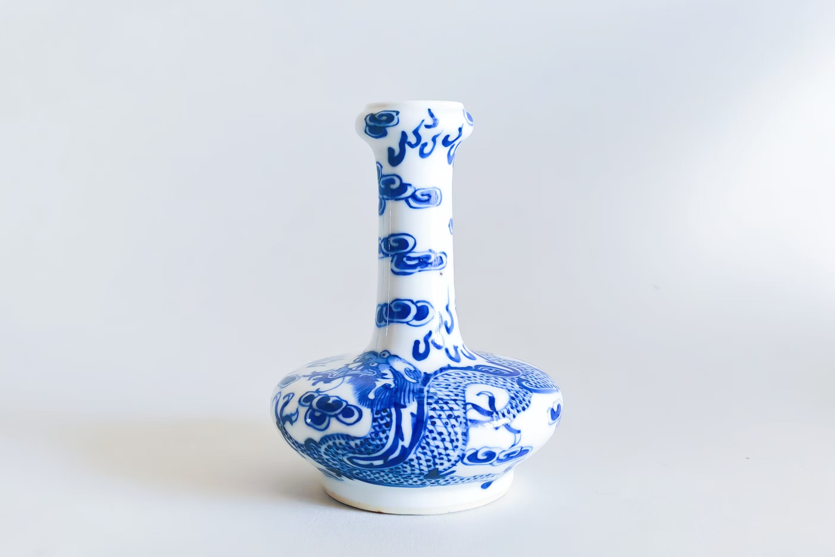 中国　青花　雲龍文瓶　C　3571B 中国青花雲龍文瓶C3571B
