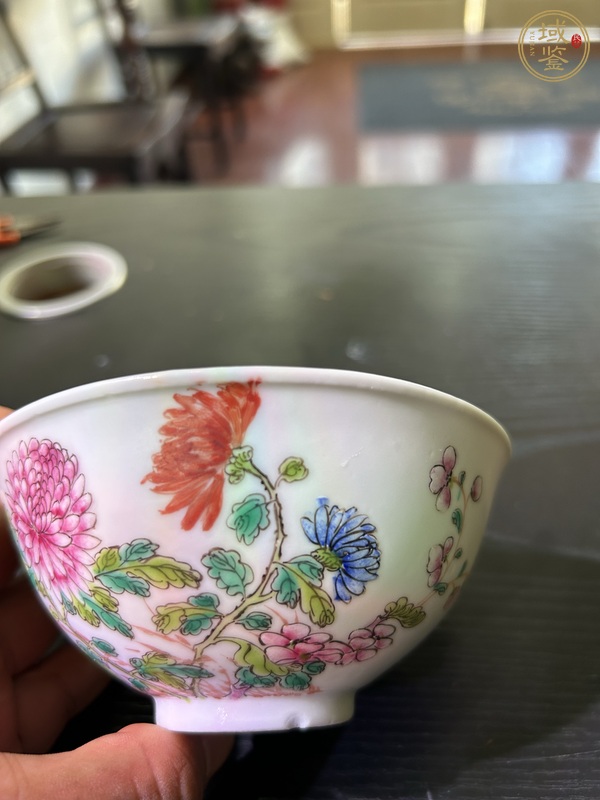 古玩陶瓷粉彩花卉碗真品鑒賞圖