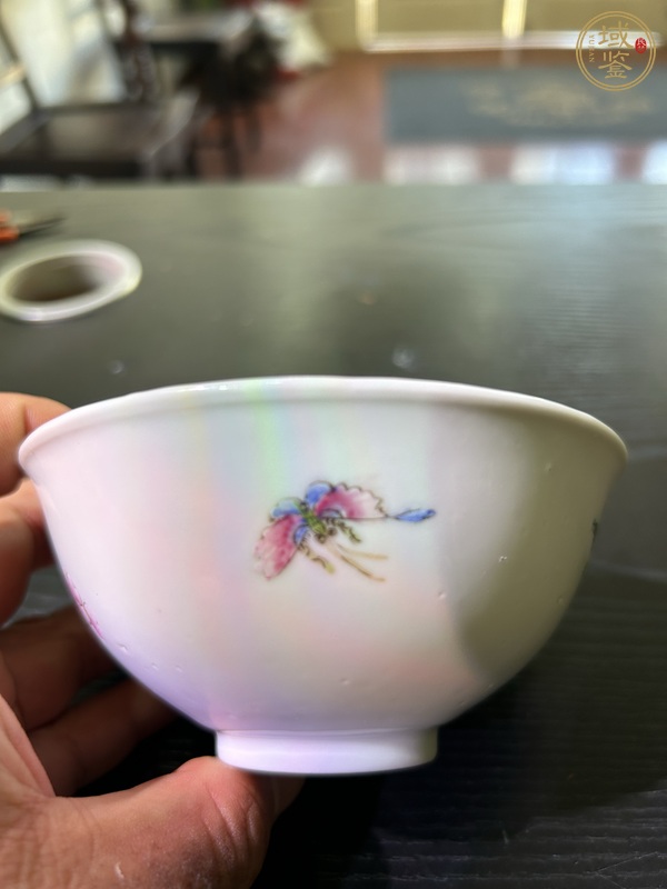 古玩陶瓷粉彩花卉碗真品鑒賞圖