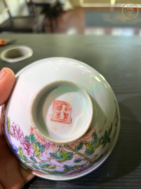 古玩陶瓷粉彩花卉碗真品鑒賞圖