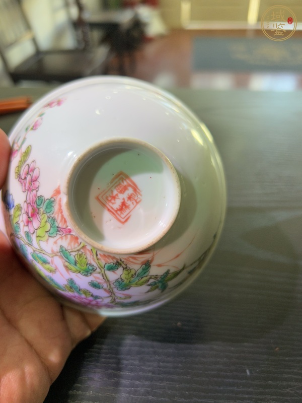 古玩陶瓷粉彩花卉碗真品鑒賞圖