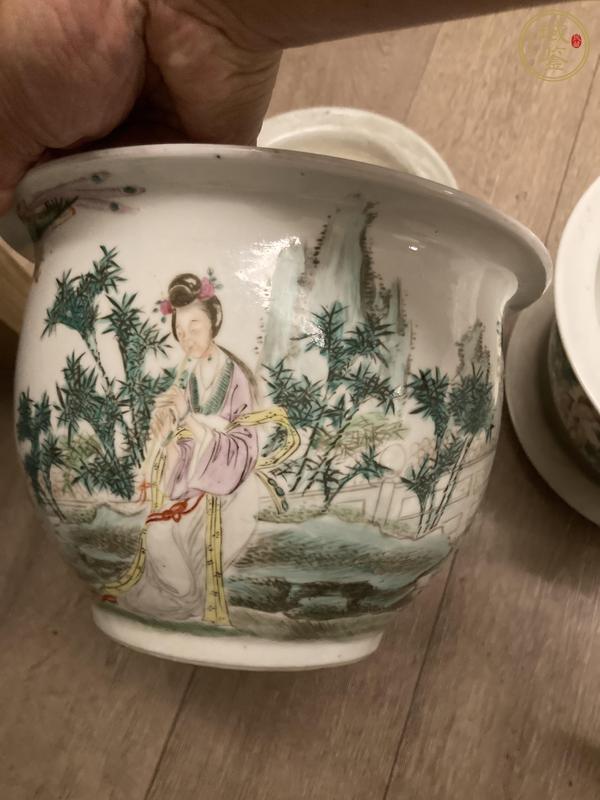 古玩陶瓷民國粉彩山水紋花盆真品鑒賞圖