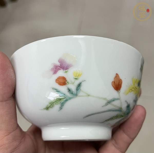 古玩陶瓷粉彩花卉紋碗真品鑒賞圖