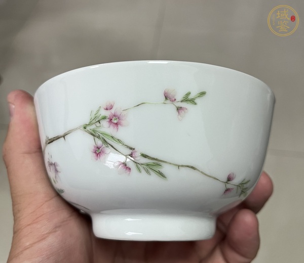 古玩陶瓷粉彩花卉紋碗真品鑒賞圖