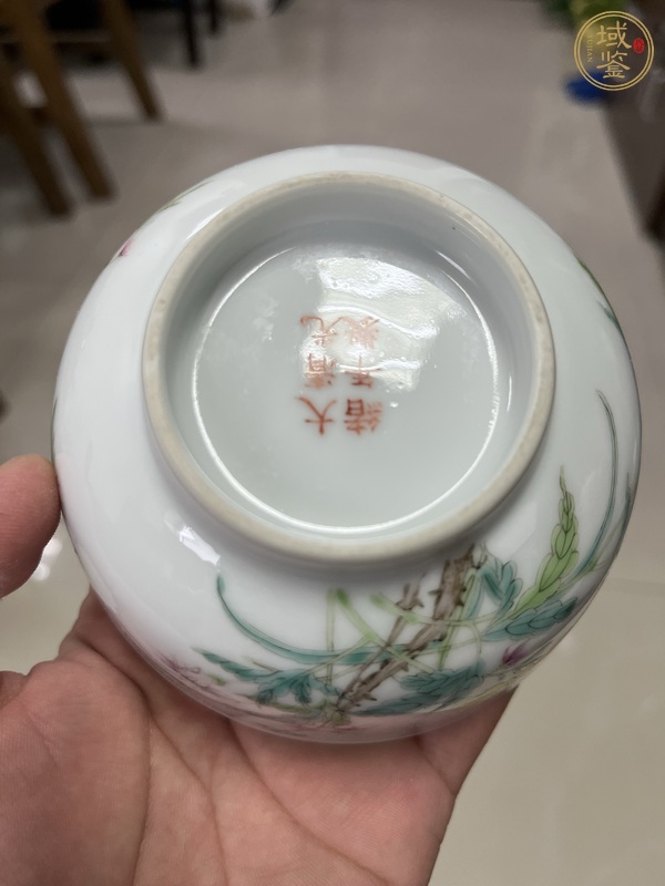 古玩陶瓷粉彩花卉紋碗真品鑒賞圖