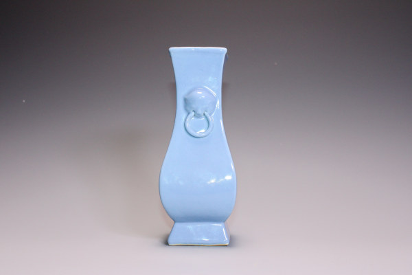 陶瓷民国时期·天蓝釉兽耳衔环四方撇口花瓶拍卖，当前价格268元