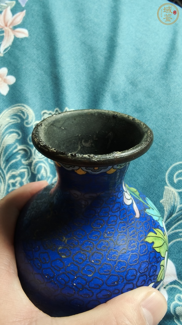 古玩陶瓷銅胎掐絲琺瑯花卉紋撇口瓶真品鑒賞圖