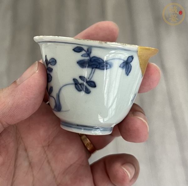 古玩陶瓷花卉紋青花杯真品鑒賞圖