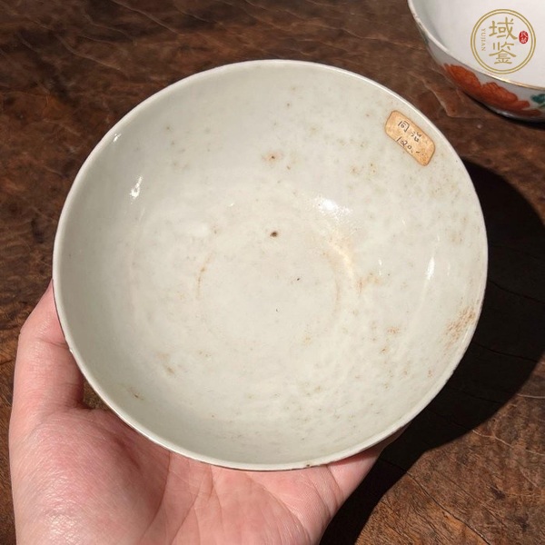 古玩陶瓷粉彩花卉紋茶碗真品鑒賞圖