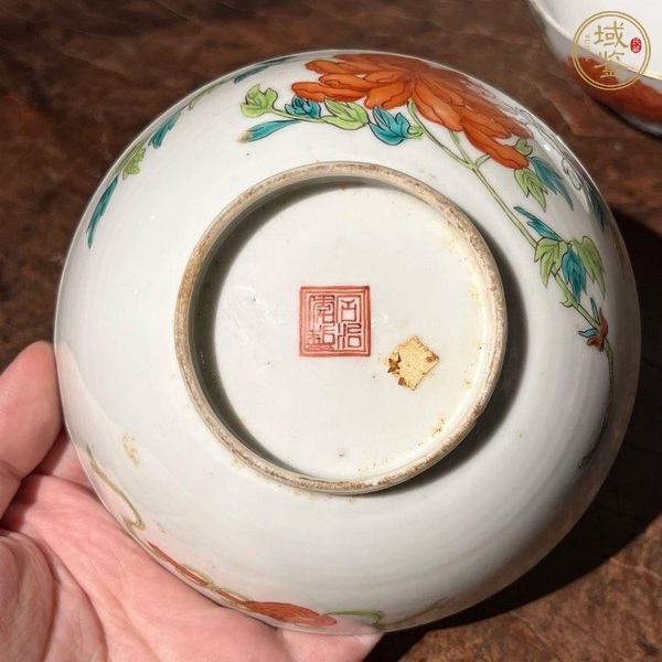 古玩陶瓷粉彩花卉紋茶碗真品鑒賞圖