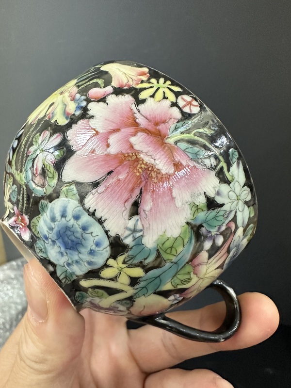 古玩陶瓷民國墨地粉彩百花把杯拍賣,當前價格1500元