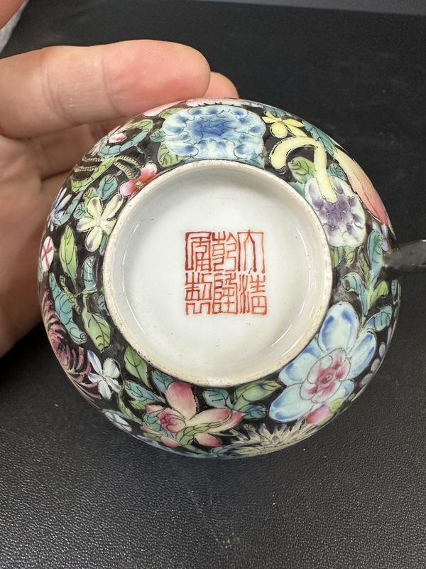 古玩陶瓷民國墨地粉彩百花把杯拍賣,當前價格1500元