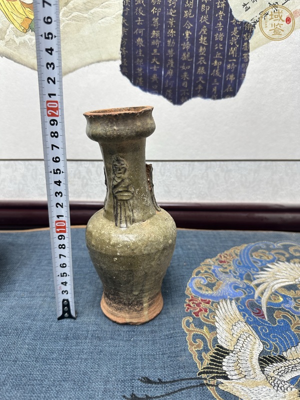 古玩陶瓷青釉人物瓶真品鑒賞圖