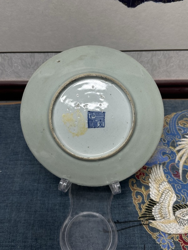 古玩陶瓷清道光豆青釉花鳥蝶紋廣彩盤拍賣,當前價格890元